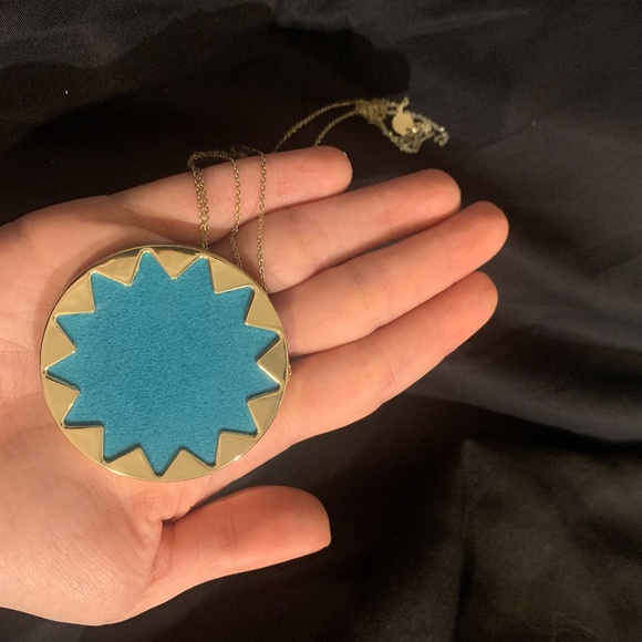 LIKE NEW GOLD HOUSE OF HARLOW NECKLACE WITH TEAL - Picture 4 of 5